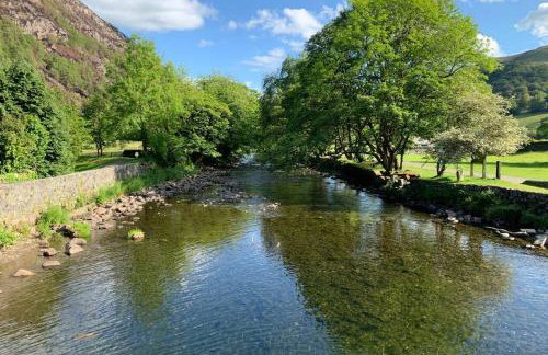 Sygun Cottage - Detached Cottage in the heart of the Snowdonia National Park - Photo 18