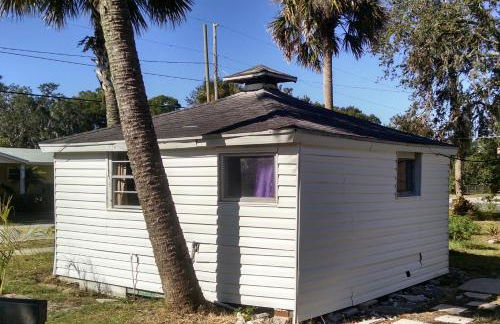 1 Beige Cozy Bungalow or 1 White Cozy Efficiency Cottage in Titusville - Foto 33