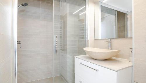 Appt with Eiffel Tower view at Paris La Defense - Foto 3, Shower