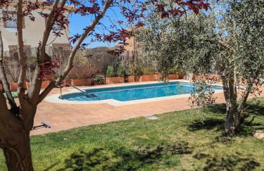 Apartamento con acceso independiente, a un paso de Granada, tranquilidad y comodidad - Photo 1