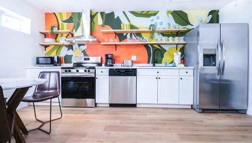 StylishAptWtrGrdnOppLake&Prk&Yrd - Foto 4