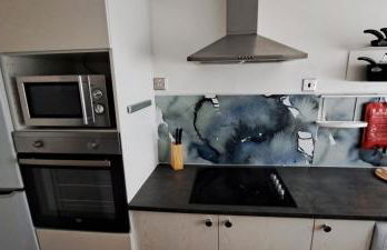 The Ugly Duckling - Photo 25