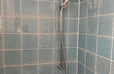 City Apartment 3 #Netflix &Wlan &Kaffee Maschine & Zentral & 500m Innenhafen & 2 min U Bahn - Foto 15