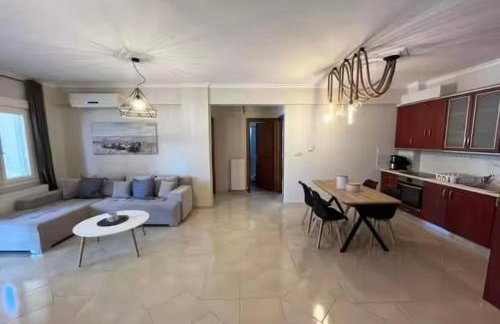 King George - Photo 1