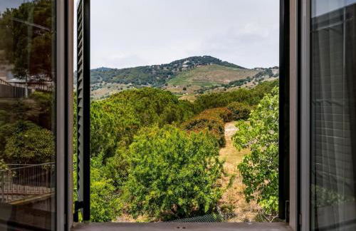 Architectural jewel between sea and mountains - Foto 30