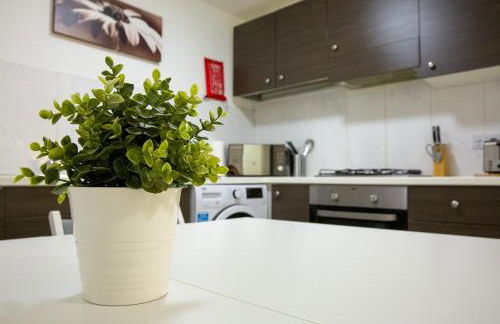 2 bedroom Large Town Centre Apartment FREE Parking - Foto 20