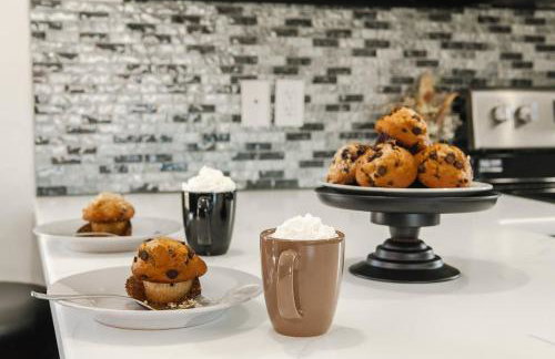 King Bedroom/Private Hot tub/Cozy Living Room - Foto 13