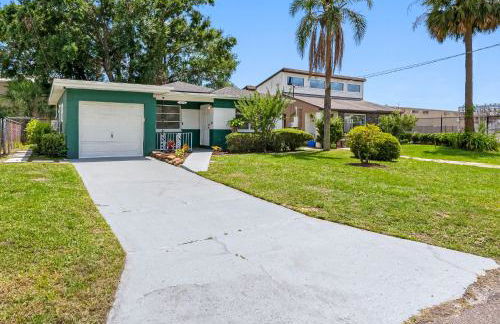 Stunning Tampa Stay Prime Location & Comfort! - Foto 48