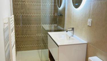 T2 décoré avec soin centre-ville - Foto 4, Shower