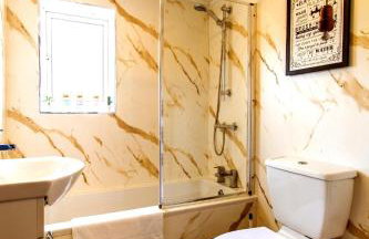 Blue Haven House Sleeps 11 Garden & Parking - Photo 16