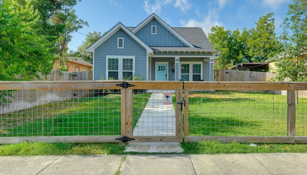 Centrally Located Stunning 3BR 2BA Near Downtown - Foto 3, Habitación