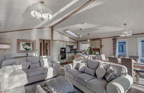 Kingfisher Lodge - Lakeside Lodge With Hot Tub - Foto 46