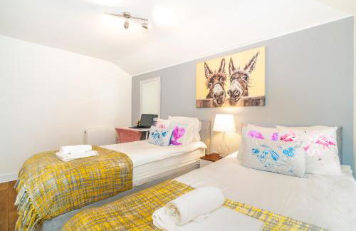 Town Center Apartment with 55” Smart TV+Netflix - Photo 13