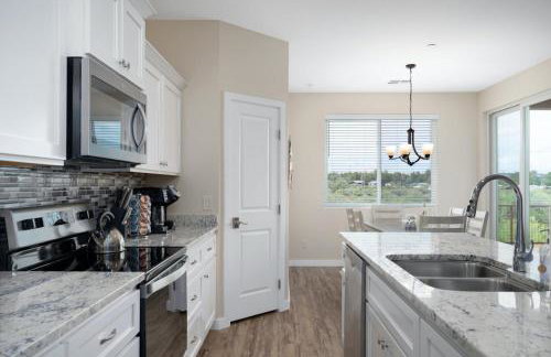 Stunning Views + Hot Tub + Location! 3 bed/3 bath - Foto 12