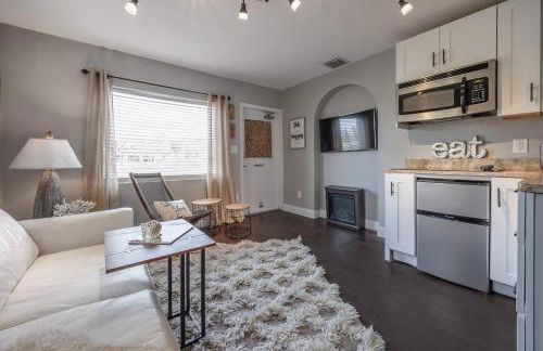 Swank Pad off River with free WiFi & parking-324 - Foto 1