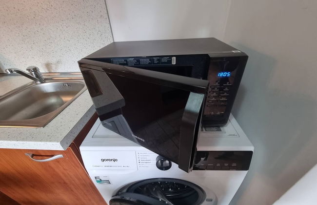 1 Bed Homey Two Floor Apartment - 200mbps Wi-fi! - Photo 18