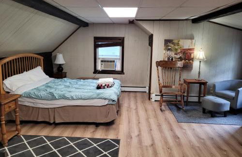 East Granby with AC and WiFi 3 minute to Bradley - Foto 19