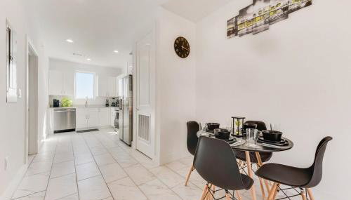 Twin Metroview Apartments I King Bed I FreeParking - Foto 3