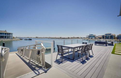 Waterfront Resort Style Villa - 5 min to fastwater - Foto 16