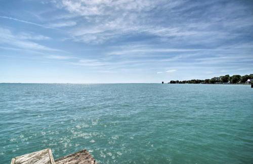 Lakefront Apartment with Patio on Lake St Clair - Foto 22