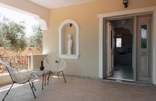 Villa Di Leon - Uniquely Designed Villa with Pool in a Picturesque Village near Famous Porto Limnionas, Offering Exceptional Hospitality By Villa Mana Gers - Photo 37