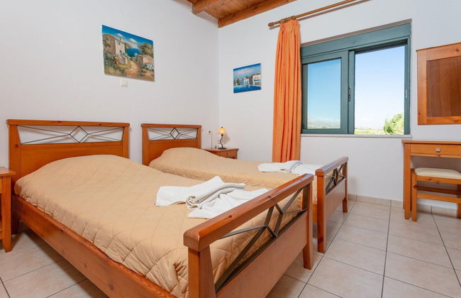 Spiros Beach Villa Large Private Pool Walk to Beach Sea Views A C Wifi Car Not Required - 971 - Foto 3