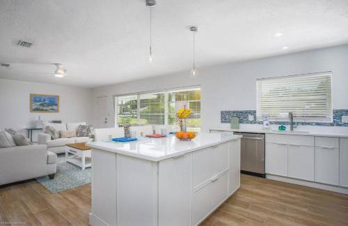 Gorgeous Grove Contemporary Family Home - Foto 42