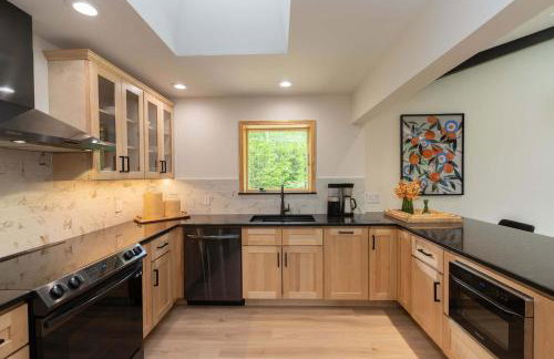 Modern Catskills Retreat with Creek & Fire Pit - Foto 7