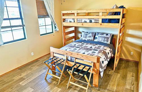 Forest edge, wild mustangs nearby, balcony views By Vacation Your Way - Foto 14