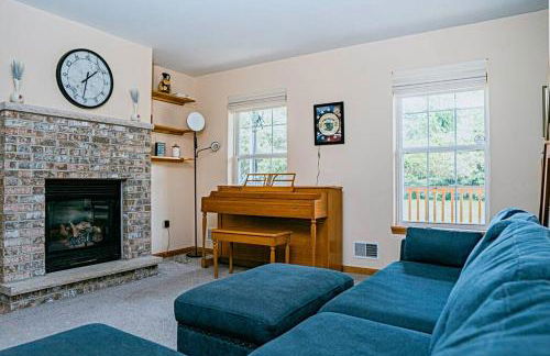 Gorgeous Cozy 5 Bedroom House with Hottub,Lake,Pool - Foto 15