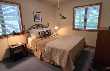 Tall Pines- 5-bedroom 3-bath with hot tub and more! - Foto 25