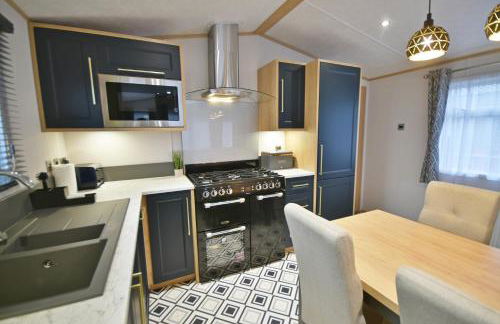 Pendle View Retreat - Holiday Park - Photo 5