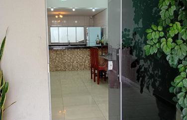 Casa com Piscina Próxima ao MotoGP Ideal para Grupos - Foto 9