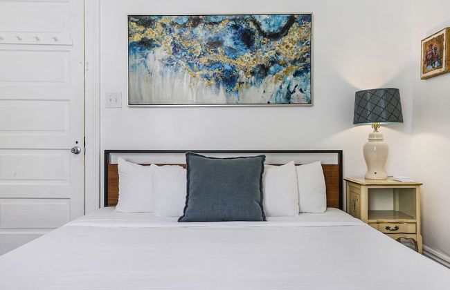 Uptown Spacious 4BD w Historic Charm - Foto 9