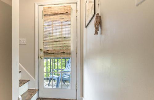 Walk to Town and River Charming Home in North East! - Foto 16