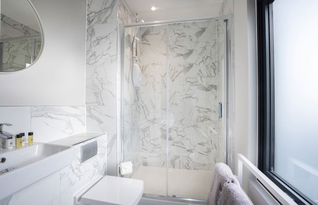 Elliot Oliver - Stunning 3 Bedroom Penthouse With Large Terrace And Parking - Photo 22