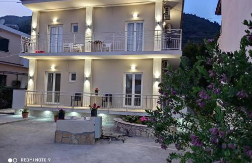 KELLY APARTMENTS - Photo 3