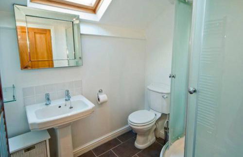 Sleeps 5 - 3 Bedrooms - walk to the square hosted Happy Valley cast - Foto 52