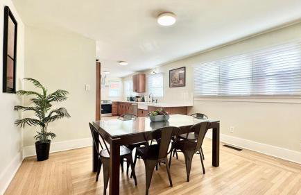 Iconic 2BR Bungalow, Short Walk to SJSU, with Parking - Foto 22