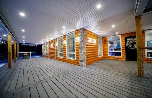 New Sunday River Ski Retreat with Hot Tub Spa - FirePit Sleeps 16 - Foto 2