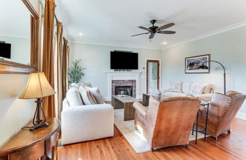 Summerville Historic Bungalow with Hot Tub - Foto 6