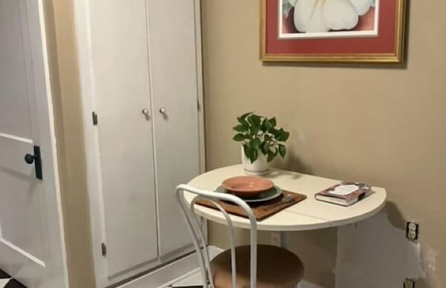 Cozy and Private Retreat - Photo 2