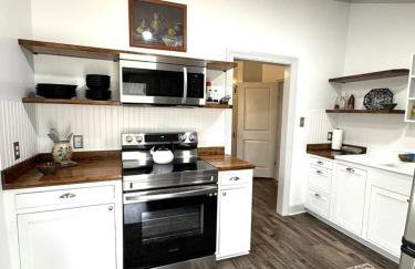 Creole Cottage - 2 Bed, 1 Bath, Pet Friendly with Fee, Walk to Downtown, Grill, Washer & Dryer - Foto 21