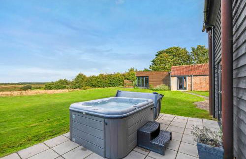 Seven Space - Willow Barn, Hot Tub & Scenic Rural Retreat - Photo 33