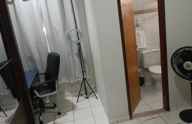 Casa Inteira Perto de tudo com 3Quartos 1Suíte Wifi Rápida e Garagem Privativa - Foto 5
