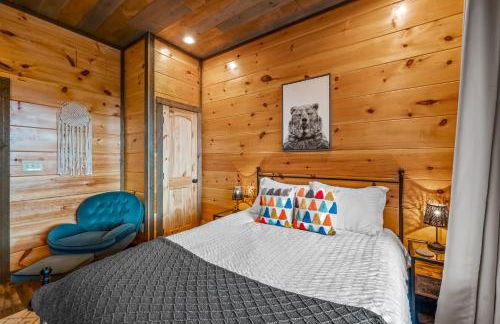 The Overlook - '21 Cabin - Gorgeous Unobstructed Views - Fire Pit Table - GameRm - HotTub - Xbox - Lots of Bears - Foto 44