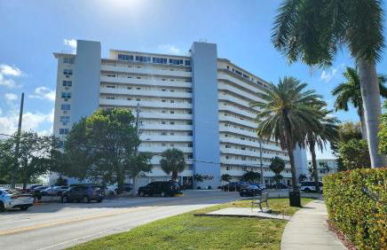 Bayfront Apartment Breathtaking Views- one bedroom w balcony- living room -Free Parking - Foto 8