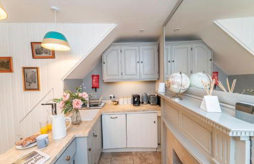 Heron Stays Bath- Charming Village Cottage with Parking, Garden, Just 3 Miles to Bath Centre, Sleeps 5 - Photo 17