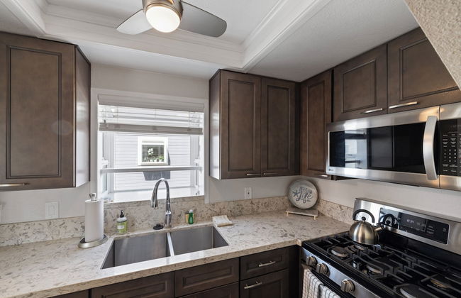 Seafaring Sweet Dreams 5 Minute Walk to Beach! - Foto 10