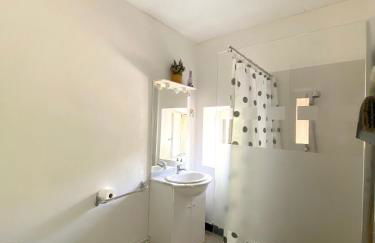 Location chaleureuse à Orgnac-l'Aven avec piscine partagée - Foto 46